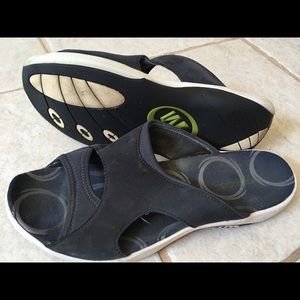 Women’s Navy 9 Merrell Slides